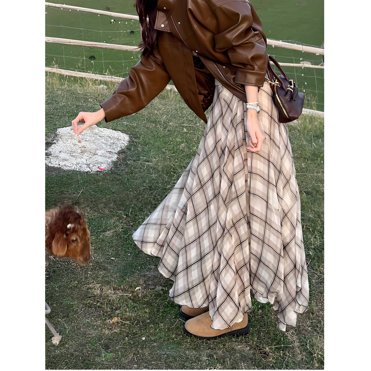2025秋季新款韩系不规则垂感浅咖格纹半身裙时尚设计感潮流A字裙