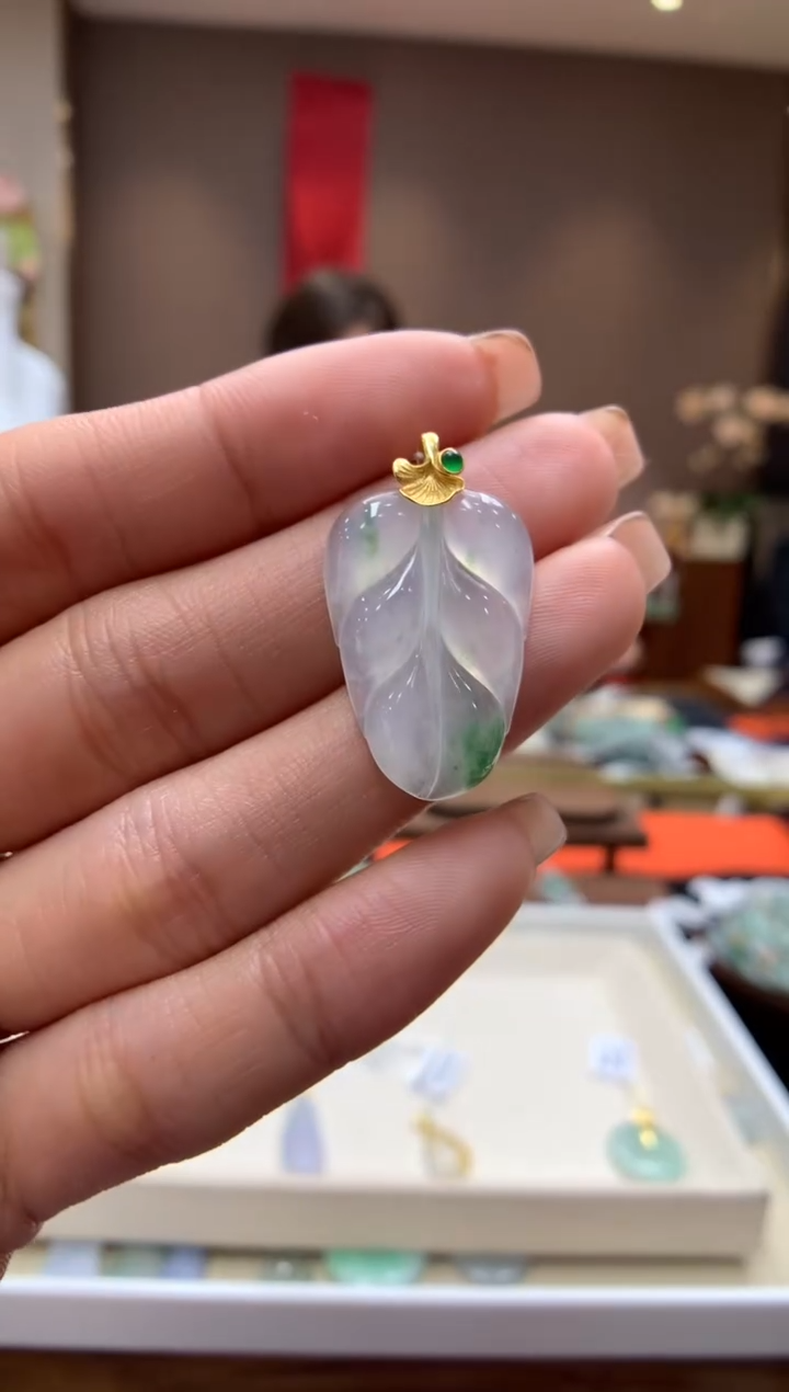 【闪购商品】翡翠颈饰18K金镶嵌叶子