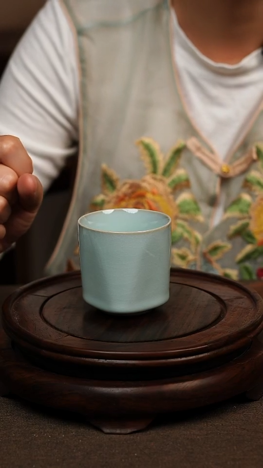 瓷片天青色天圆地方杯100ml微瑕不带礼盒