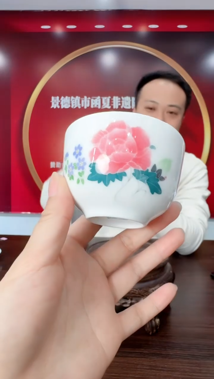 瓷046函夏非遗釉下五彩芙蓉花带像主人杯