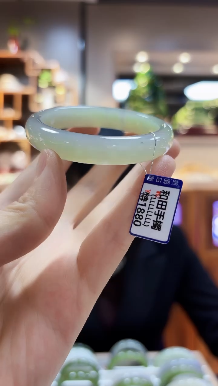 【闪购商品】和田玉手镯未镶嵌53.8微瑕