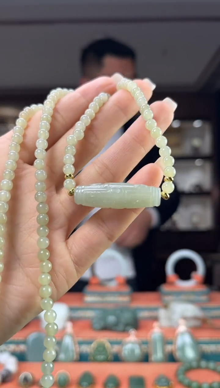 颈饰未镶嵌和田玉佩佩