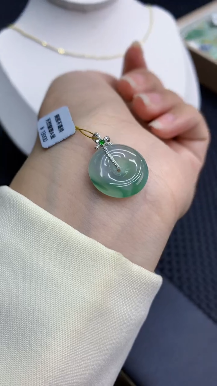 【闪购商品】翡翠颈饰18K金镶嵌            8