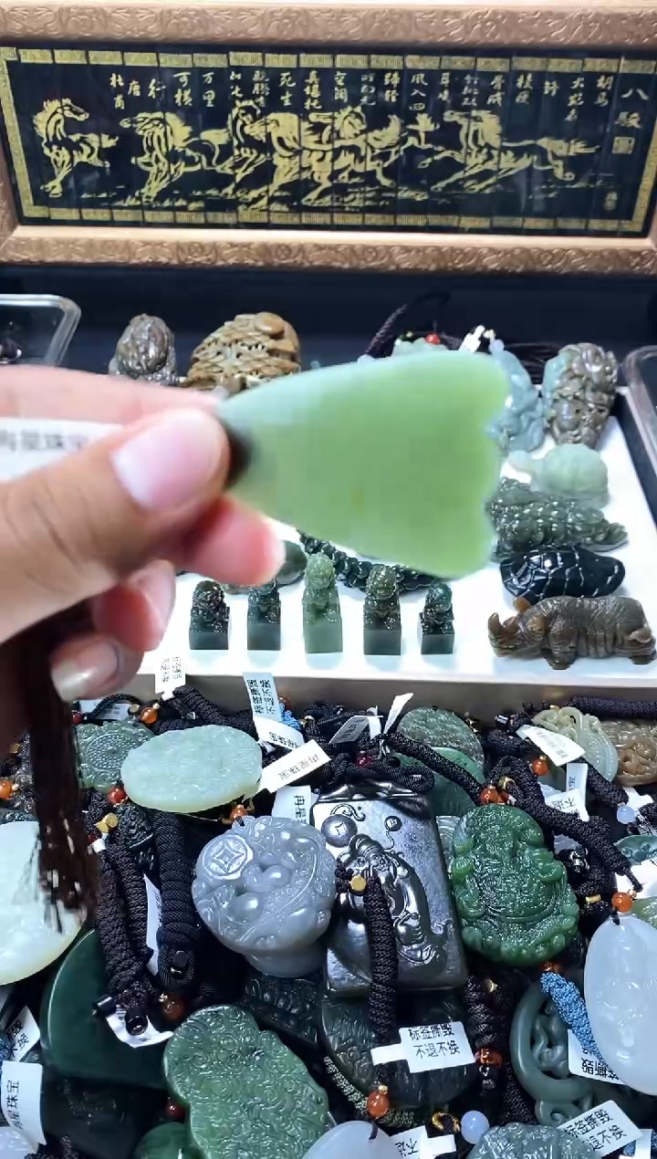 颈饰未镶嵌和田玉1