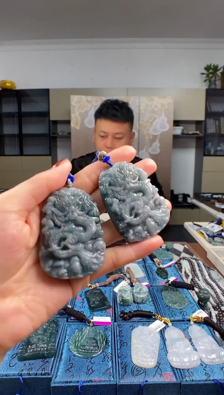 颈饰未镶嵌翡翠  多样性发其一