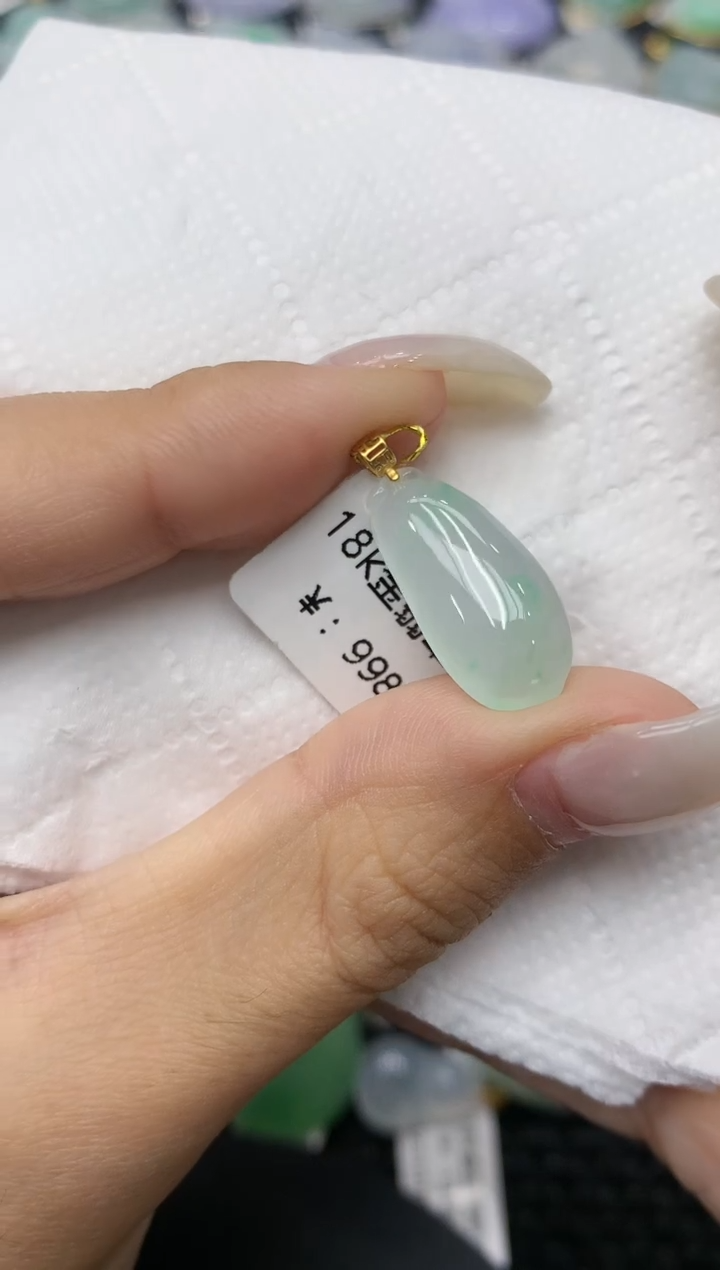 颈饰18K金镶嵌翡翠11111111111