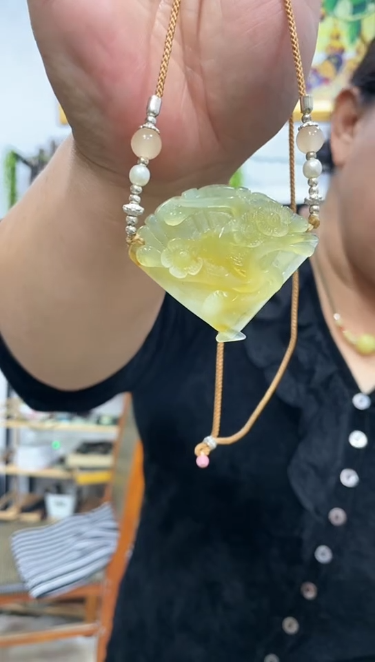 未镶嵌岫玉挂件 