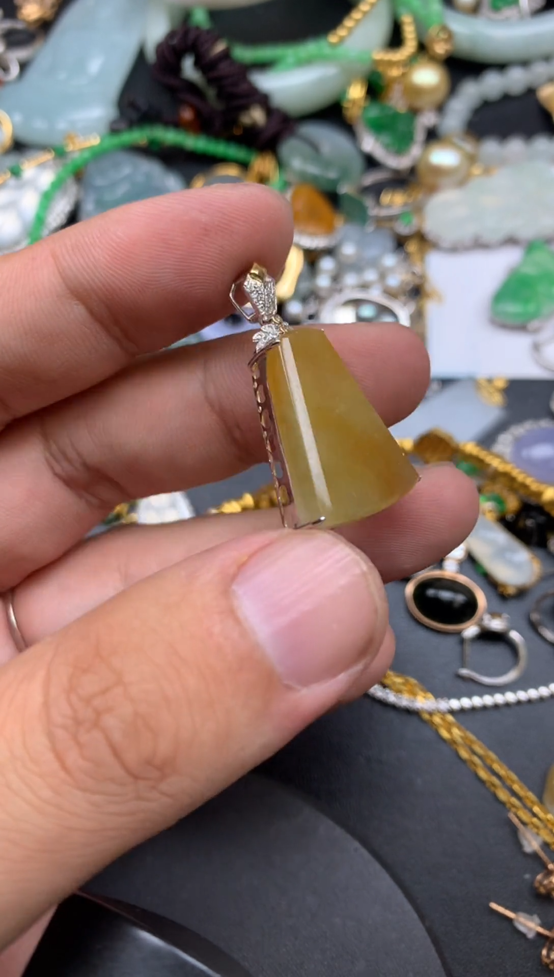 颈饰18K金镶嵌翡翠桃*萱萱商品不退不换