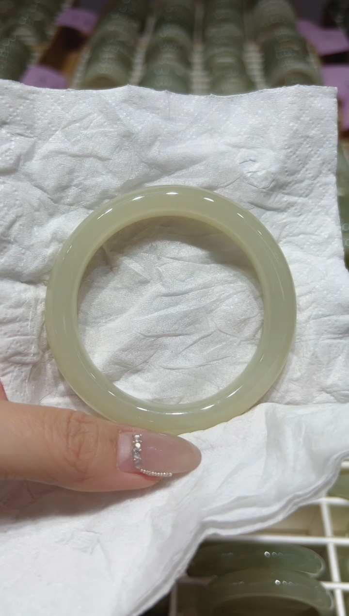 【闪购商品】和田玉手镯未镶嵌v0251圈口56