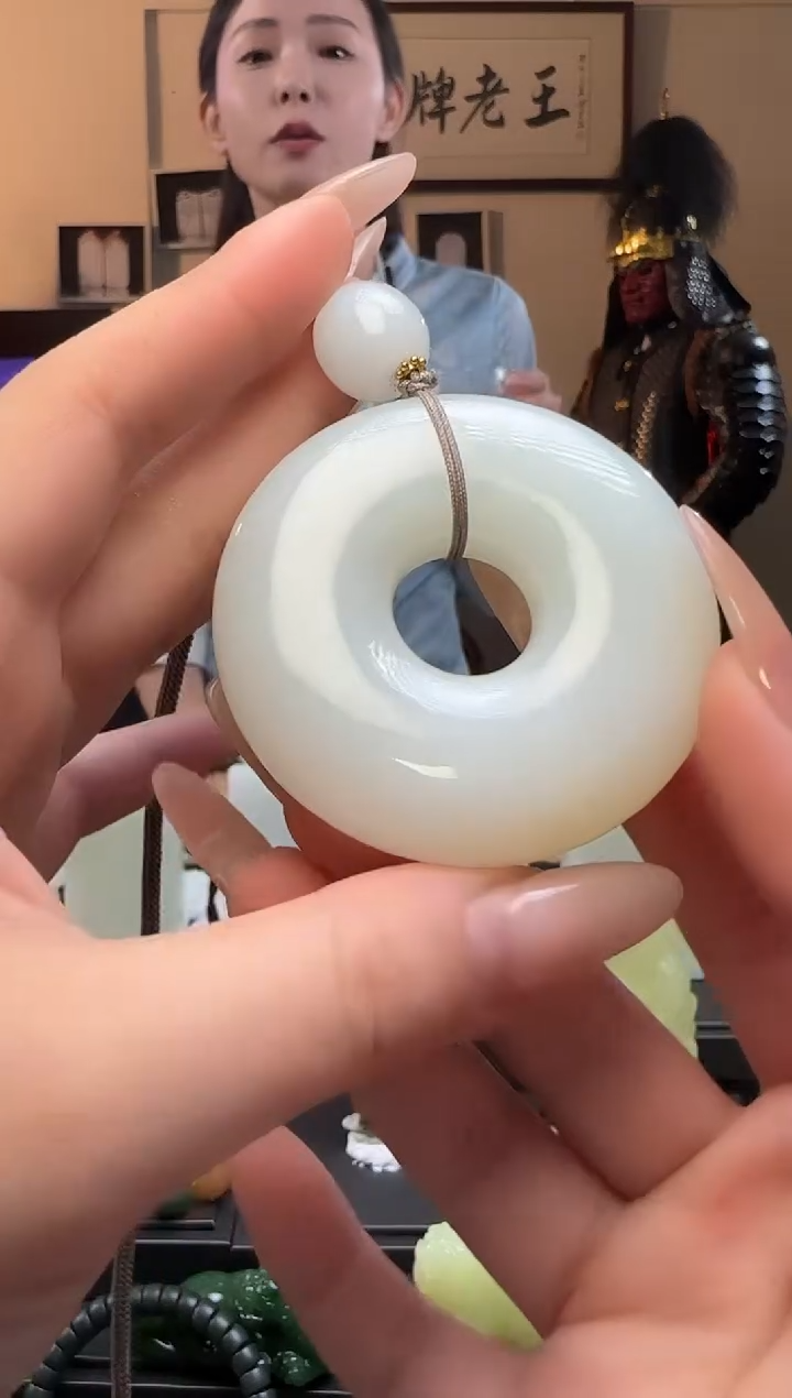 【闪购商品】和田玉平安扣带糖未镶嵌吊坠（多样性发货）