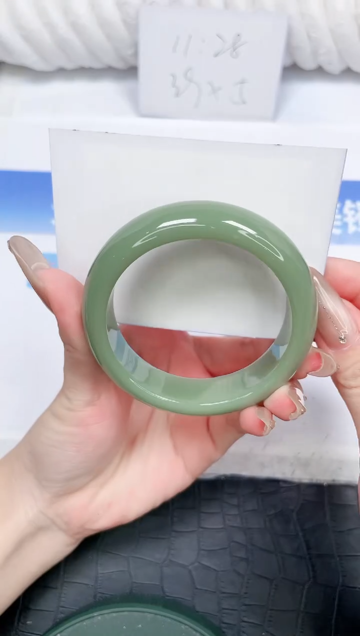 石英质玉手镯未镶嵌7-56.3