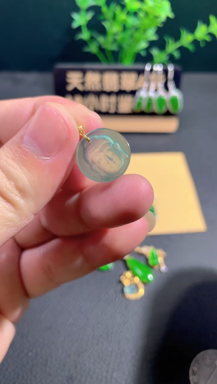 【闪购商品】翡翠颈饰18K金镶嵌翡翠