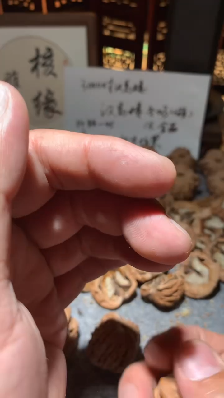 文玩核桃把件【核缘雅趣】36左右汉高楼，同尺寸随机发