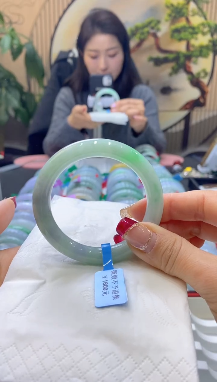 【闪购商品】翡翠手镯未镶嵌99915713