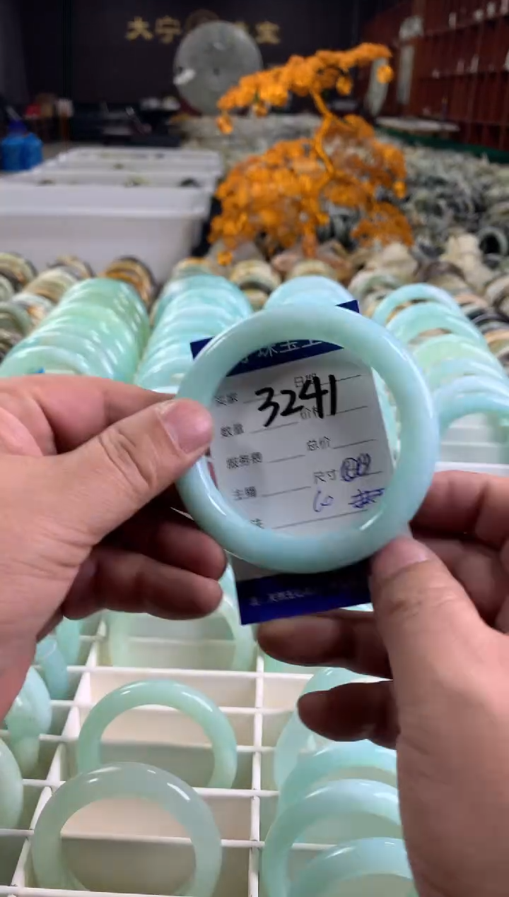 【闪购商品】蛇纹石玉手镯未镶嵌3241