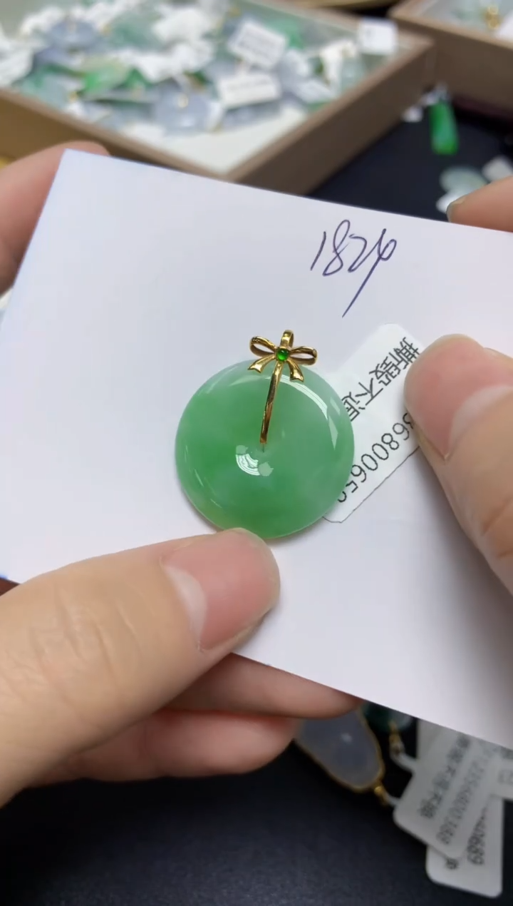 【闪购商品】翡翠18K金镶嵌挂件天然翡翠A货