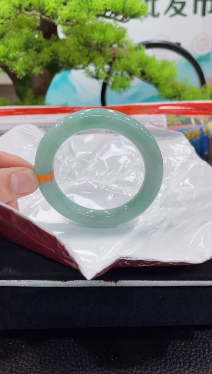 【闪购商品】翡翠手镯未镶嵌手镯