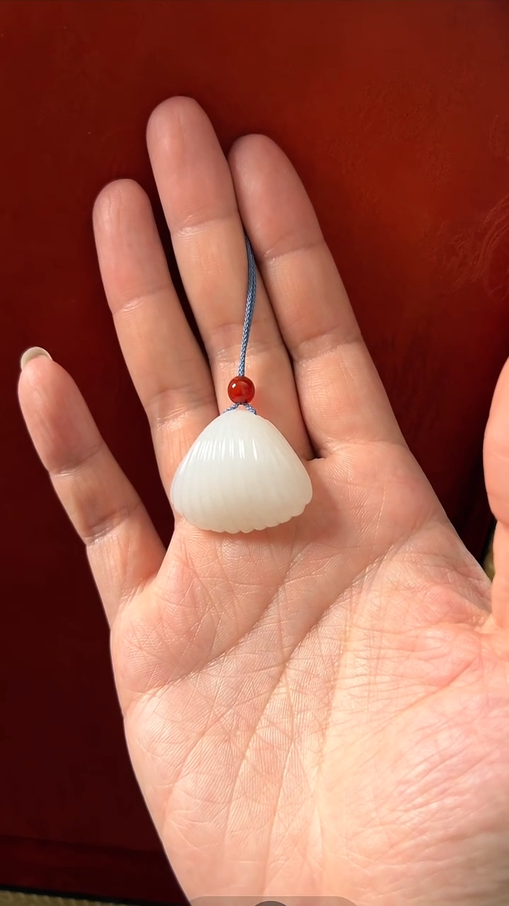 未镶嵌和田玉挂件于田料“被爱”