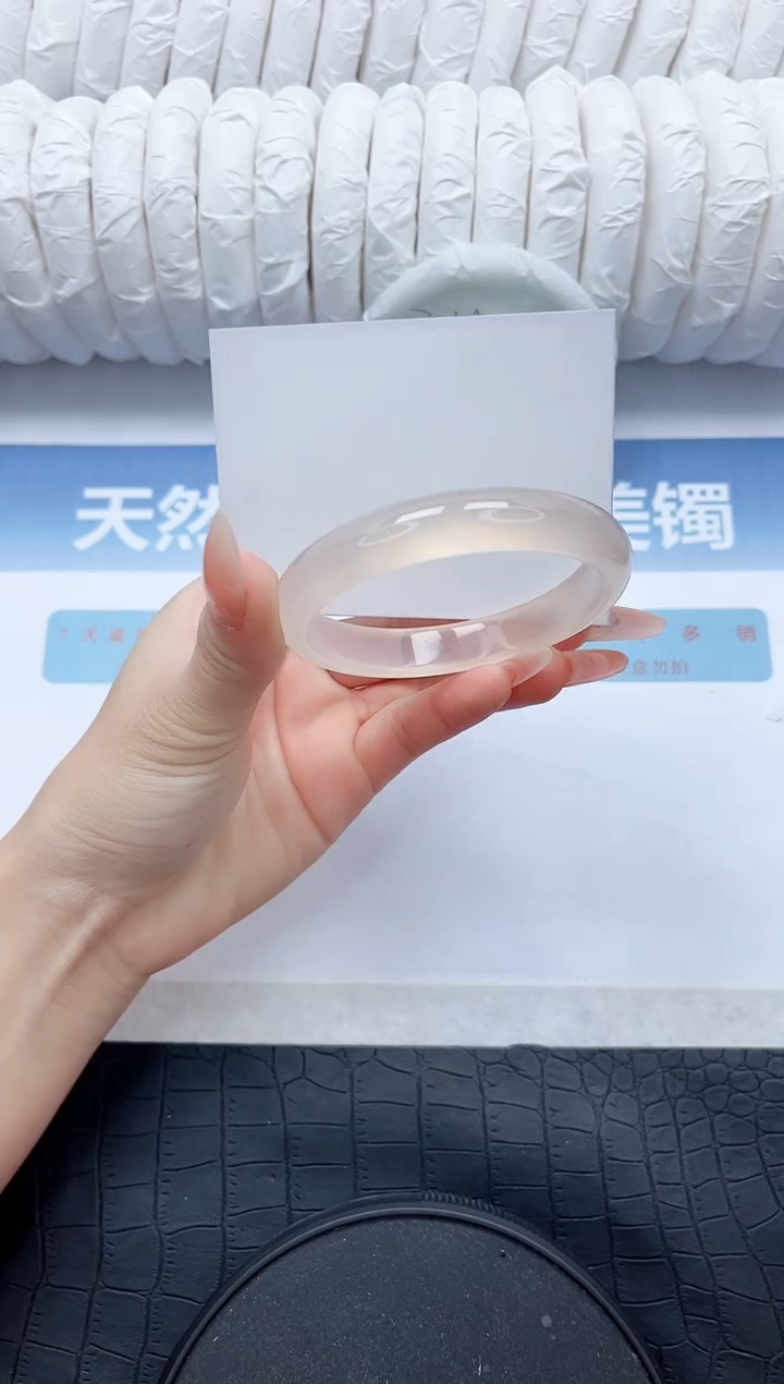 【闪购商品】石英质玉手镯未镶嵌P30-56.6