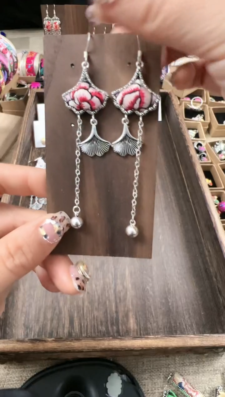 【闪购商品】织绣民族风老绣饰品138