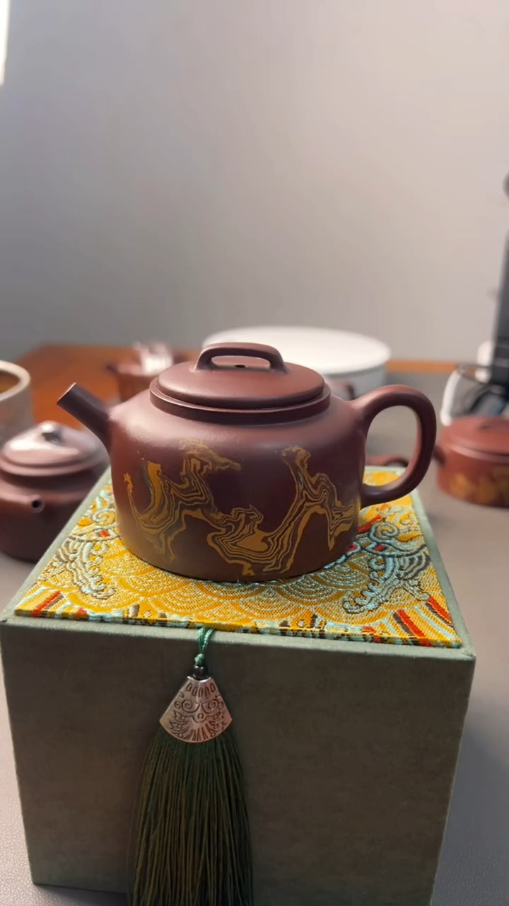 中式宜兴紫砂壶胶泥井栏160毫升