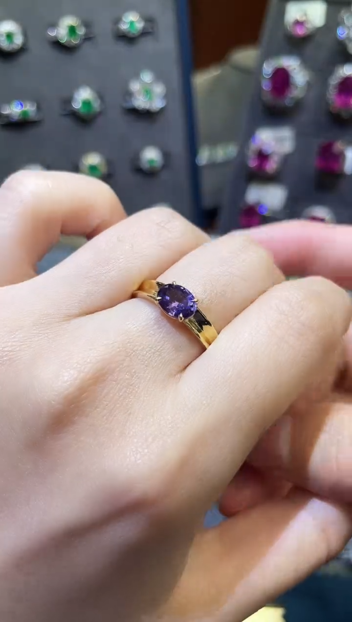 【闪购商品】彩色蓝宝石戒指18K金镶嵌/无烧/紫色蓝宝石