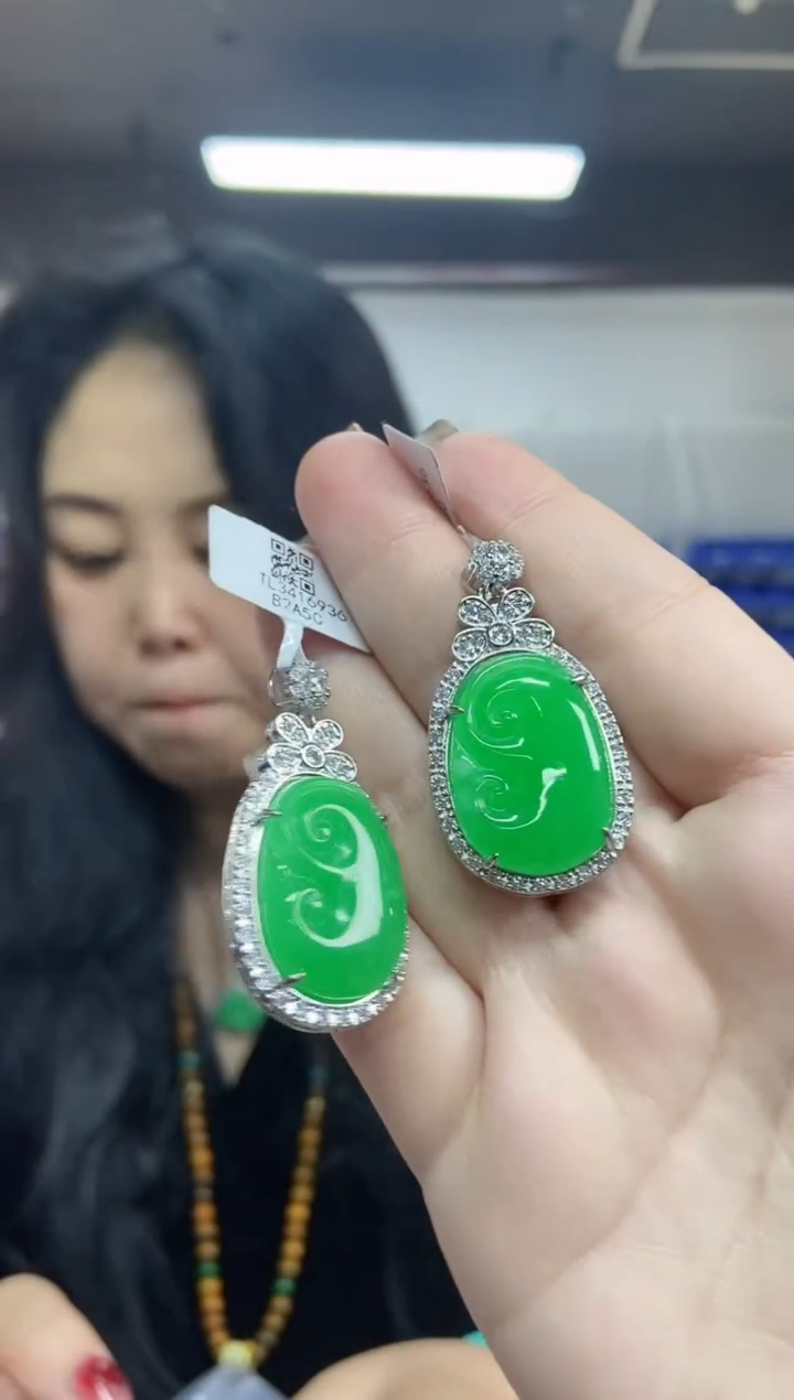 【闪购商品】翡翠吊坠(不含链)未镶嵌多样性发其一颜色微差