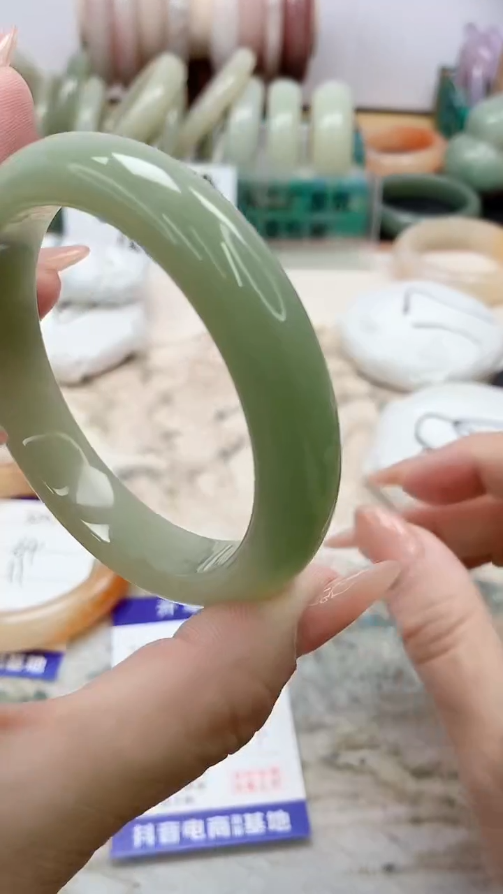 石英质玉手镯未镶嵌321/57福利不退不换