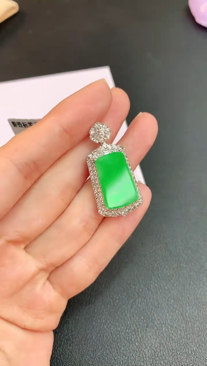 【闪购商品】翡翠颈饰18K金镶嵌赠礼盒证书 小君