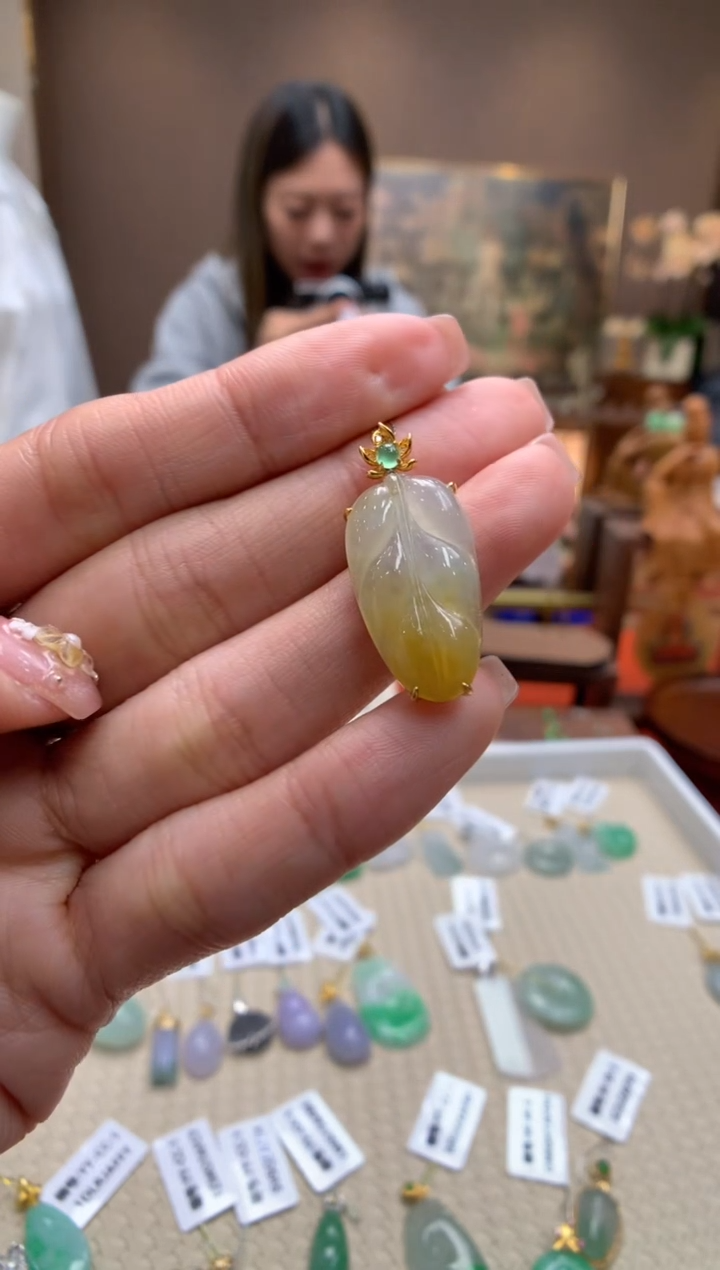 【闪购商品】翡翠颈饰18K金镶嵌叶子