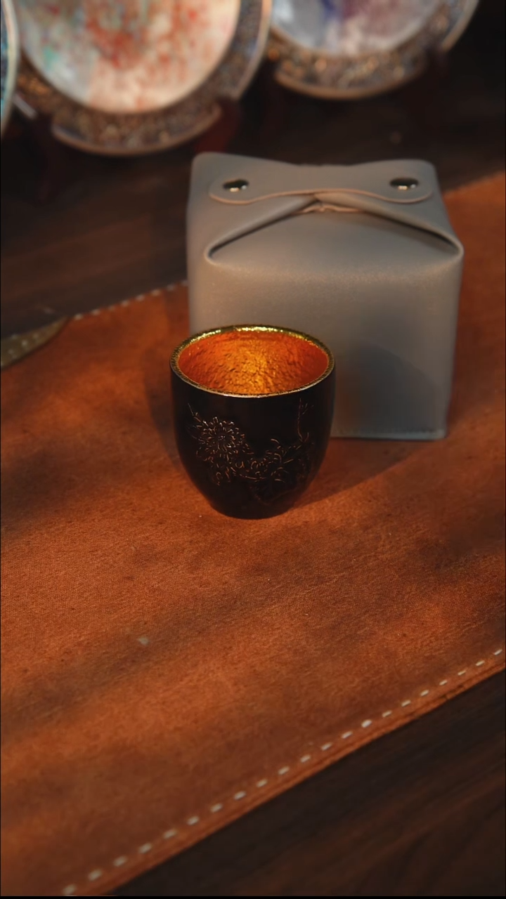瓷鎏金乌金釉菊花主人杯