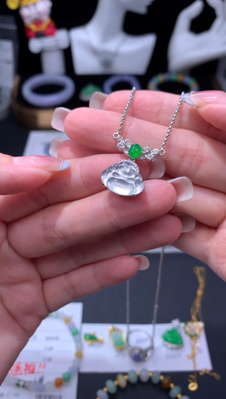 颈饰18K金镶嵌翡翠48小时鉴赏期 退货不扣服务费