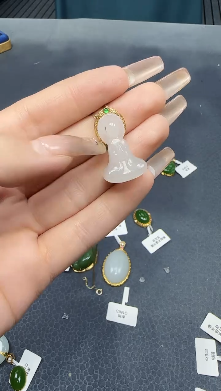 【闪购商品】和田玉挂件18K金镶嵌粉