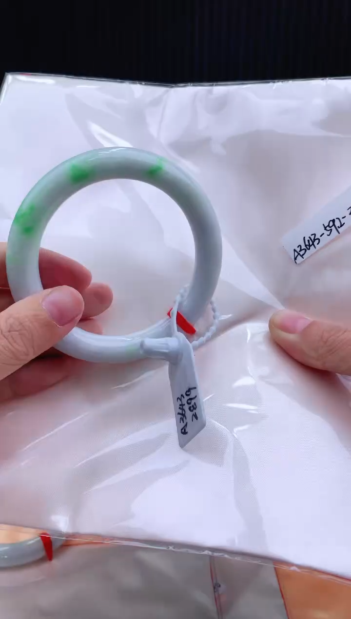 未镶嵌手镯翡翠59