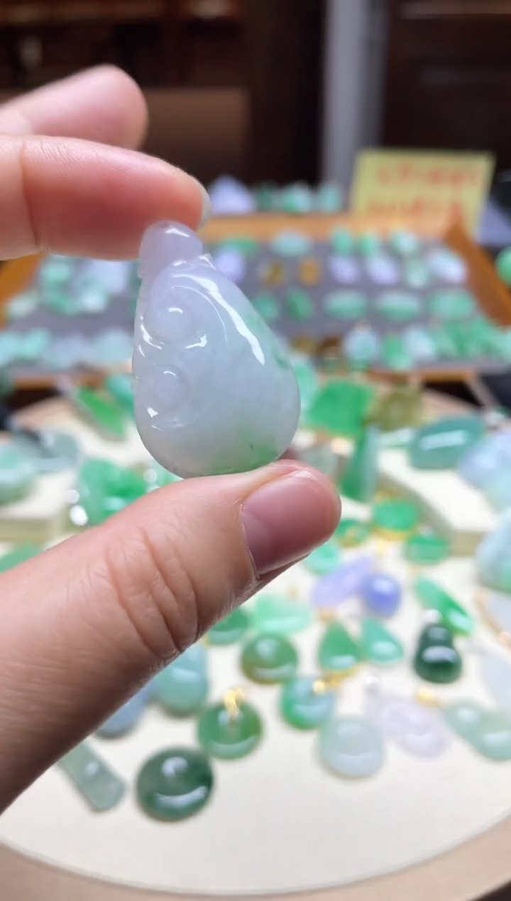 【闪购商品】翡翠颈饰未镶嵌如意