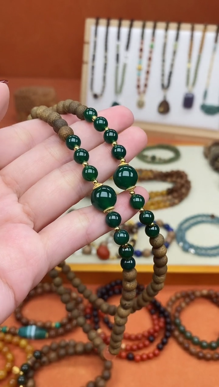 手串檀香木未镶嵌双圈莺歌绿玛瑙手串