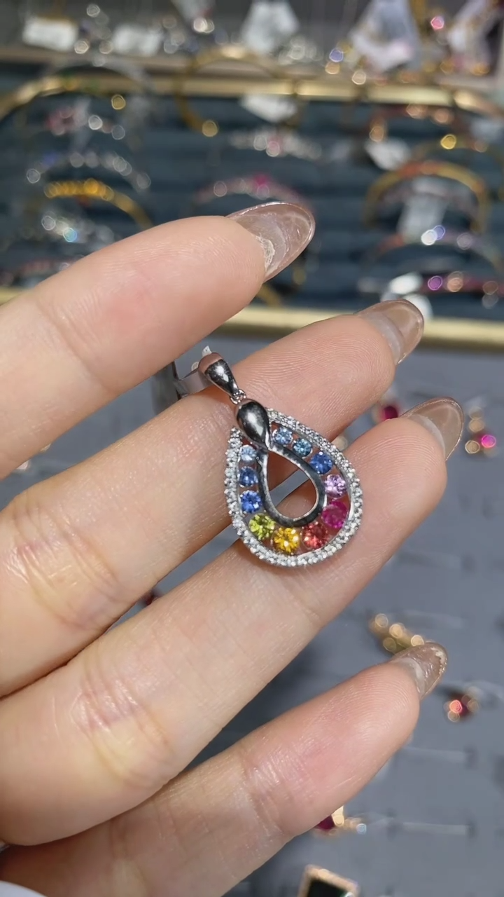 【闪购商品】彩色蓝宝石颈饰18K金镶嵌吊坠