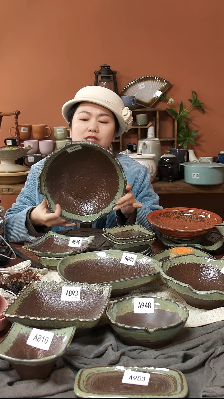 陶瓷B044陶瓷复古异形碗一个微瑕26*9*6