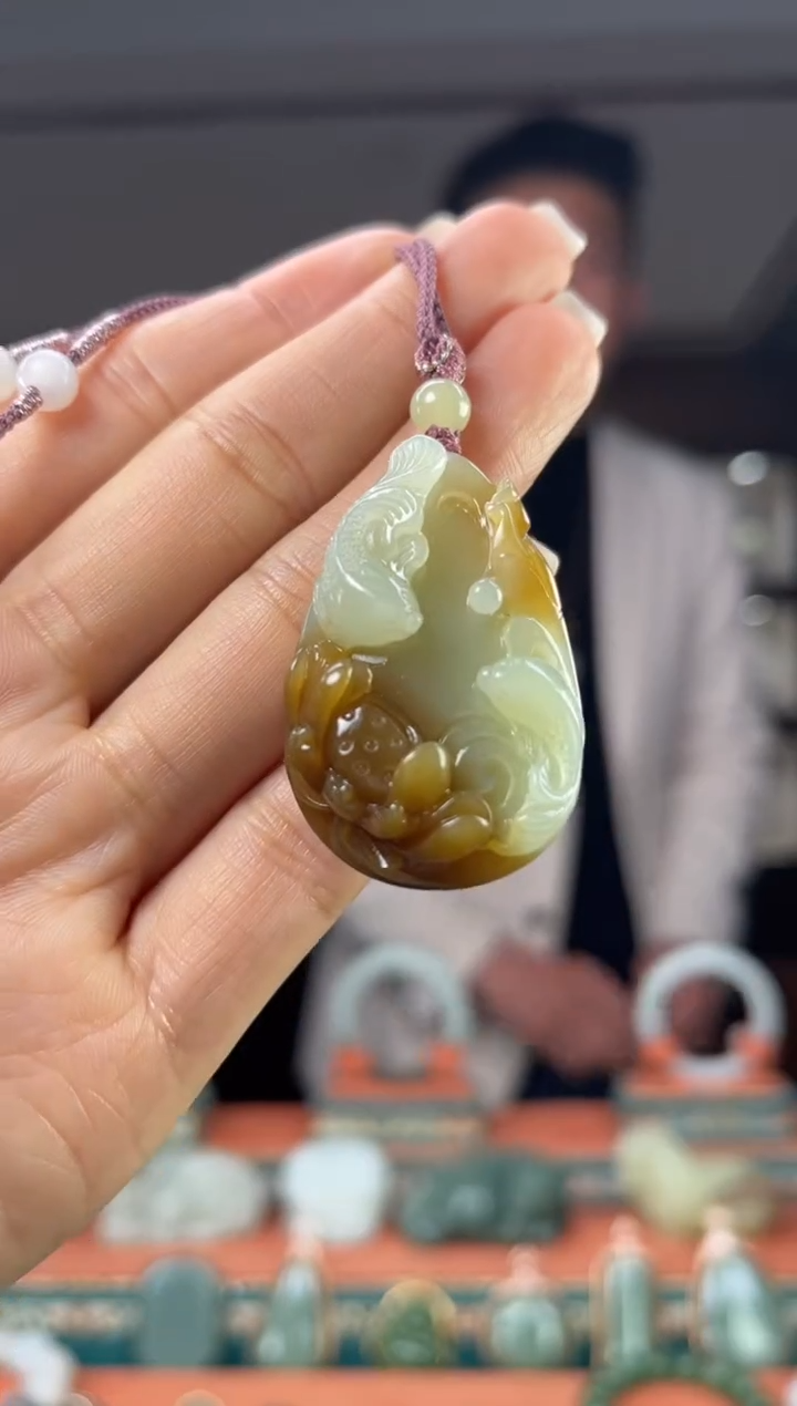 颈饰未镶嵌和田玉佩佩