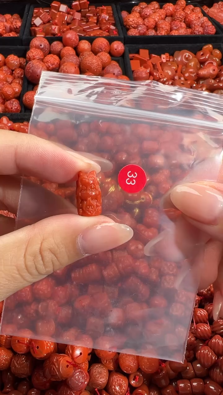 南红玛瑙未镶嵌颈饰1