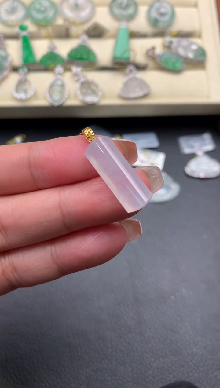 【闪购商品】翡翠颈饰18K金镶嵌D526....