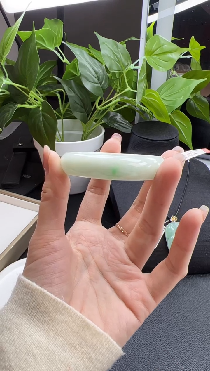 【闪购商品】翡翠手镯未镶嵌手镯50-52圈口