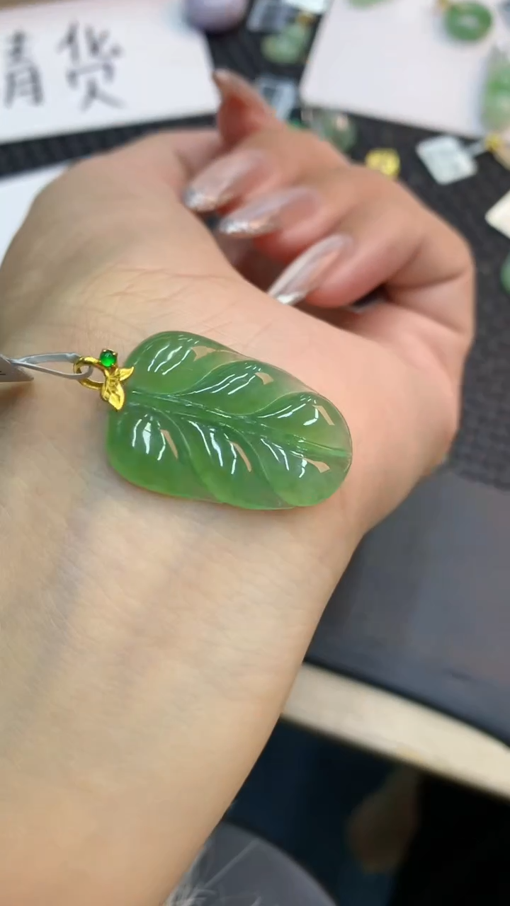 颈饰18K金镶嵌翡翠1