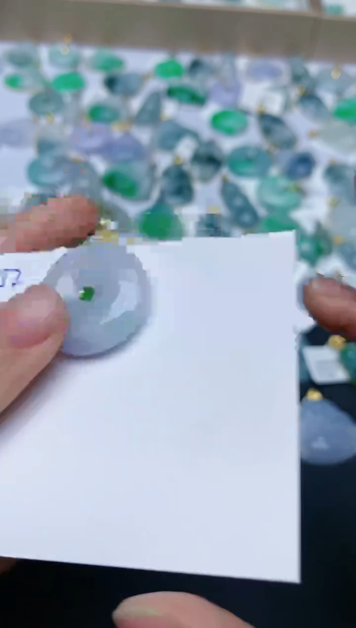 【闪购商品】翡翠颈饰18K金镶嵌天然翡翠A货    