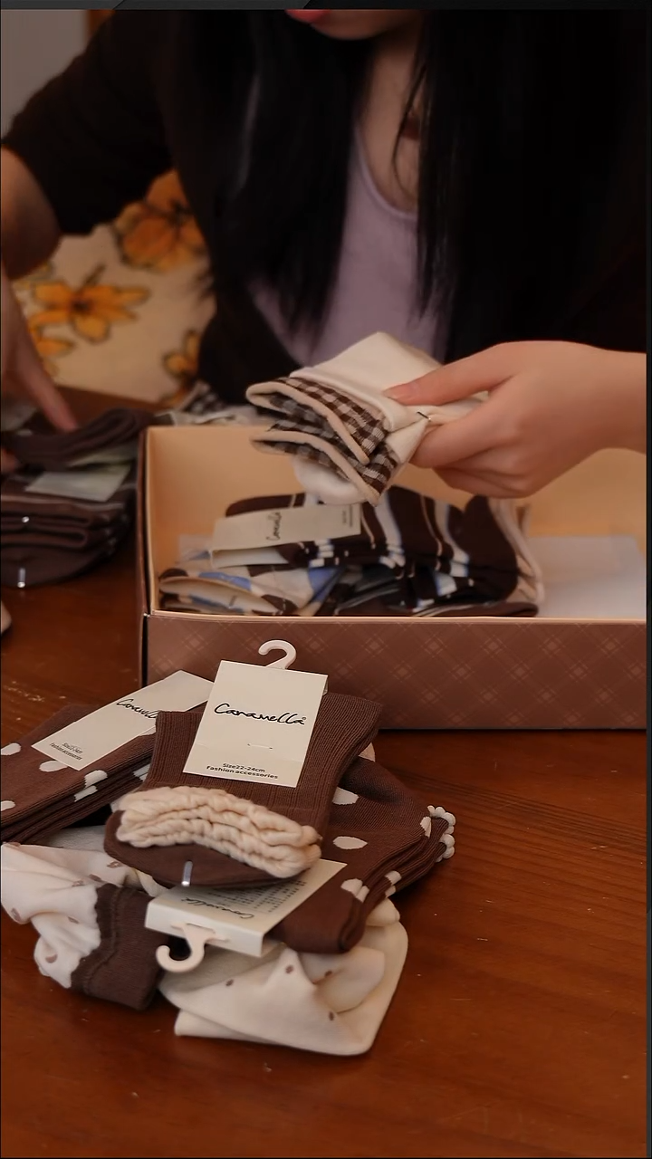 陶125-黄油可露丽中筒袜12双礼盒