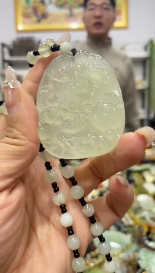 未镶嵌蛇纹石玉吊坠微瑕