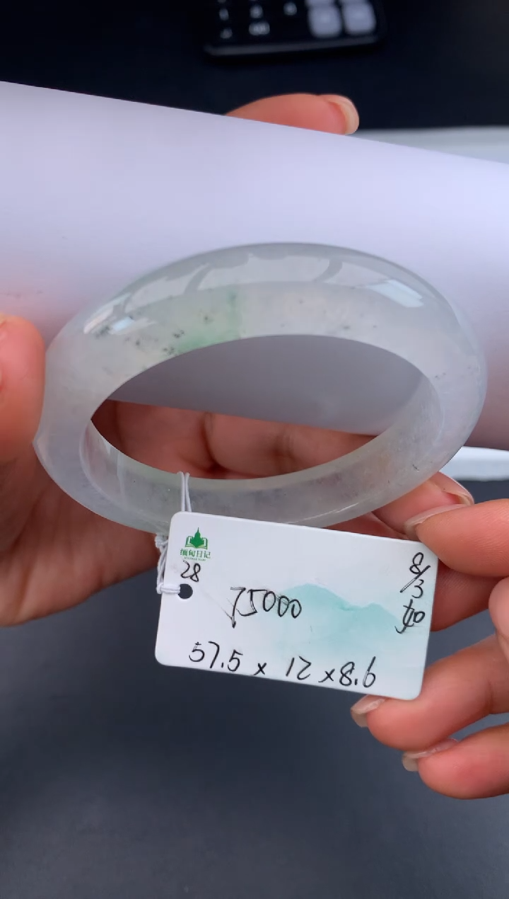 【闪购商品】翡翠手镯未镶嵌女神节#送礼#，下单联系客服核对地址~