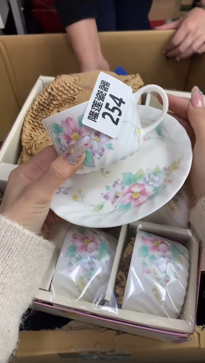 【闪购商品】瓷片隆莲瓷器欢迎大家