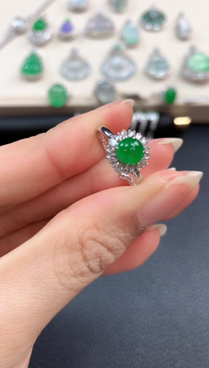 【闪购商品】翡翠戒指18K金镶嵌b40       