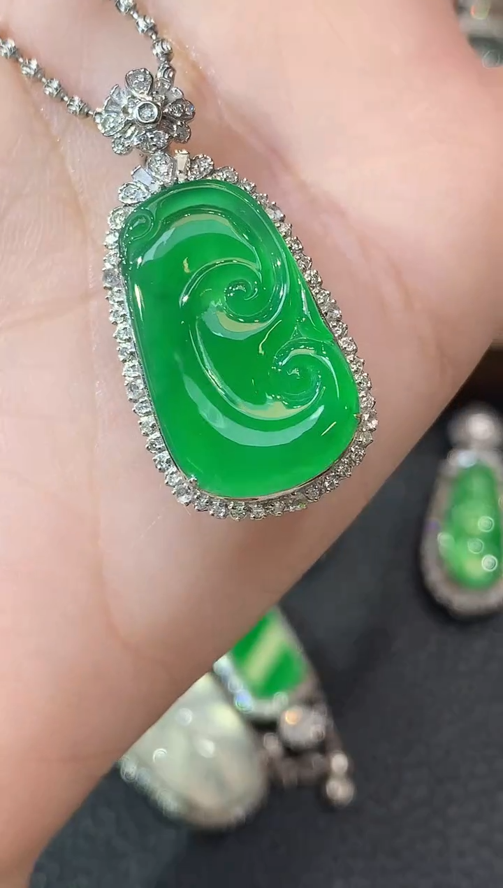 吊坠(不含链)18K金镶嵌翡翠C32